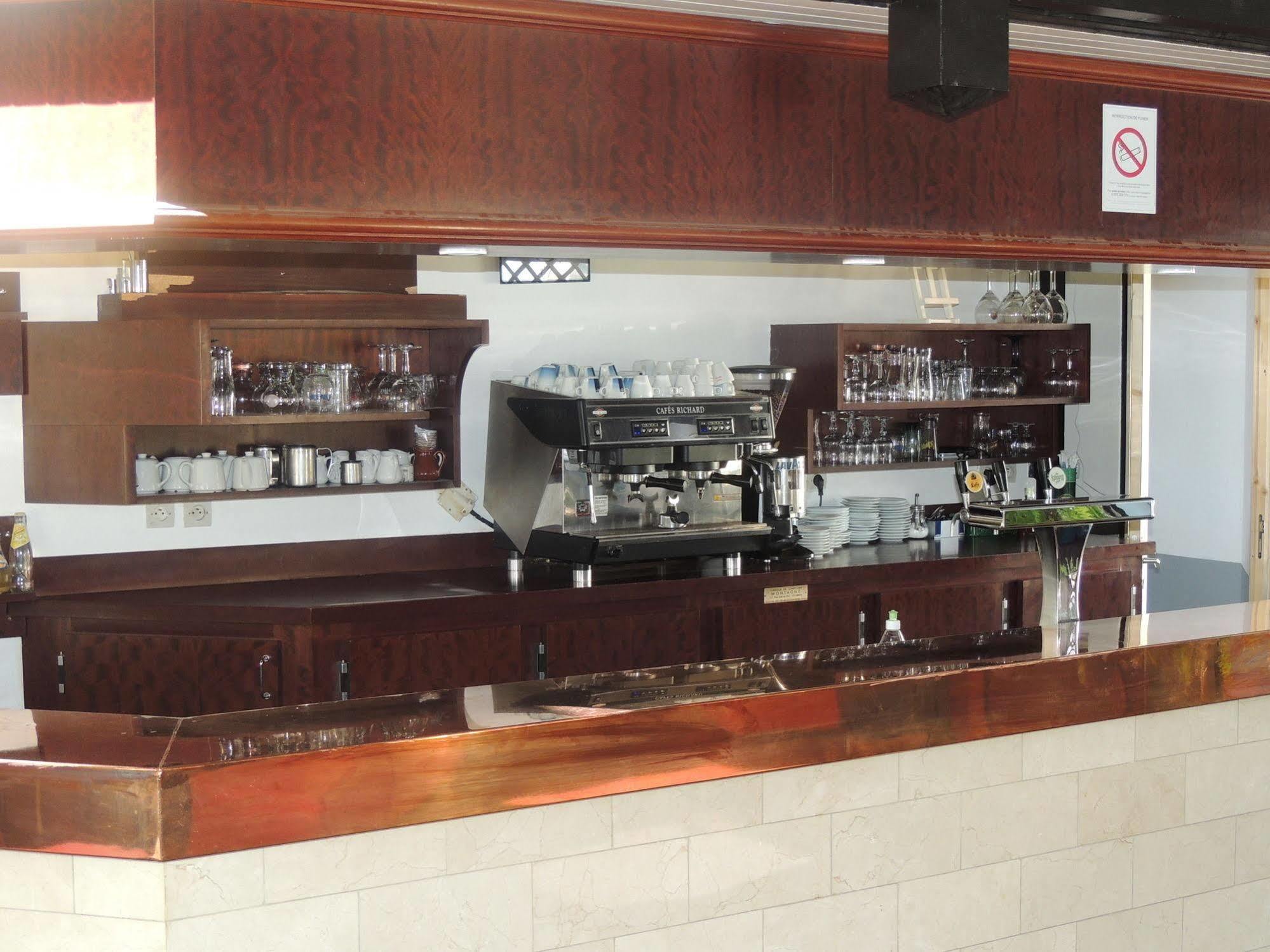 Ibis Budget Saint-Ouen-L'Aumone Bagian luar foto