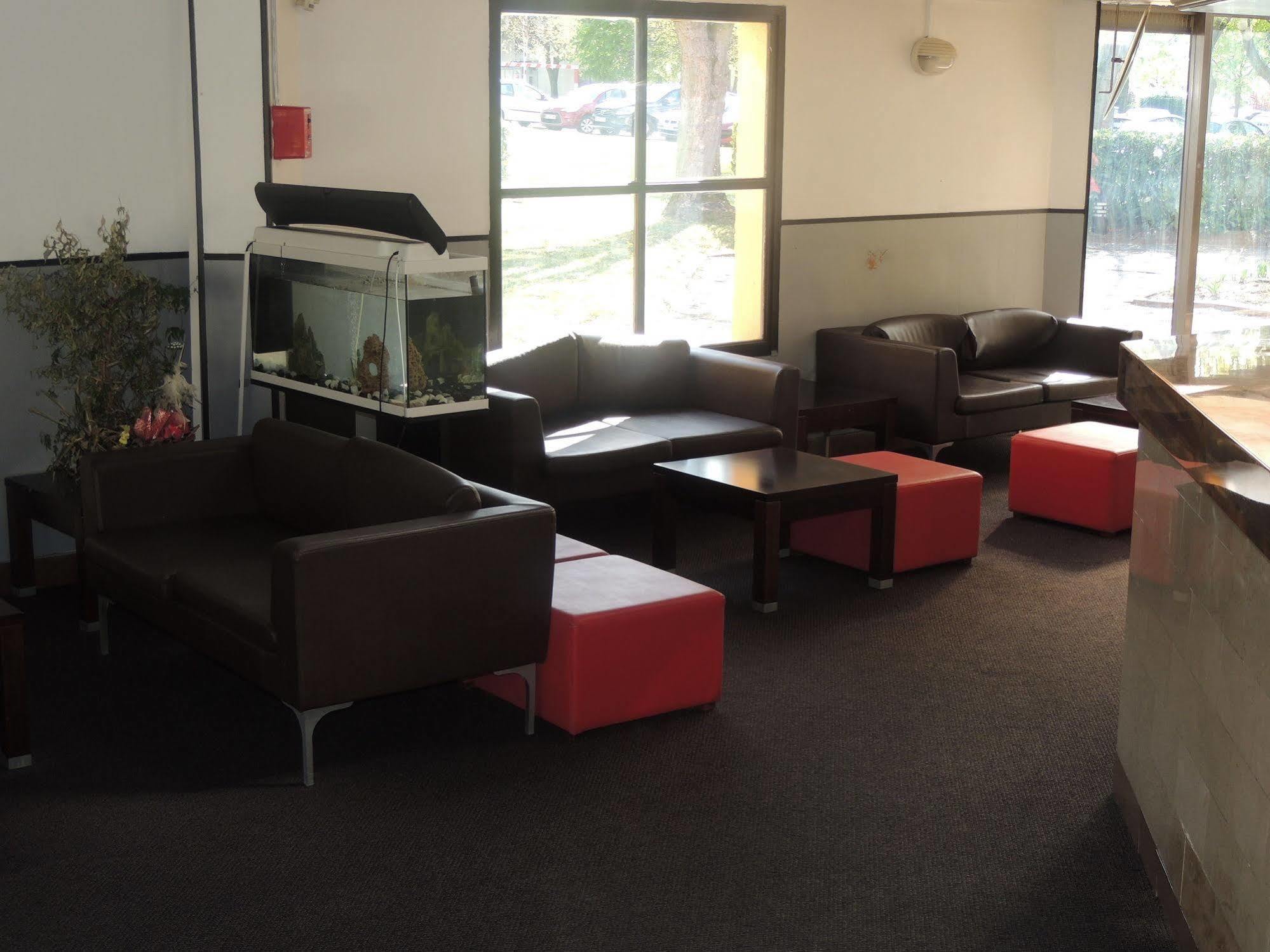 Ibis Budget Saint-Ouen-L'Aumone Bagian luar foto